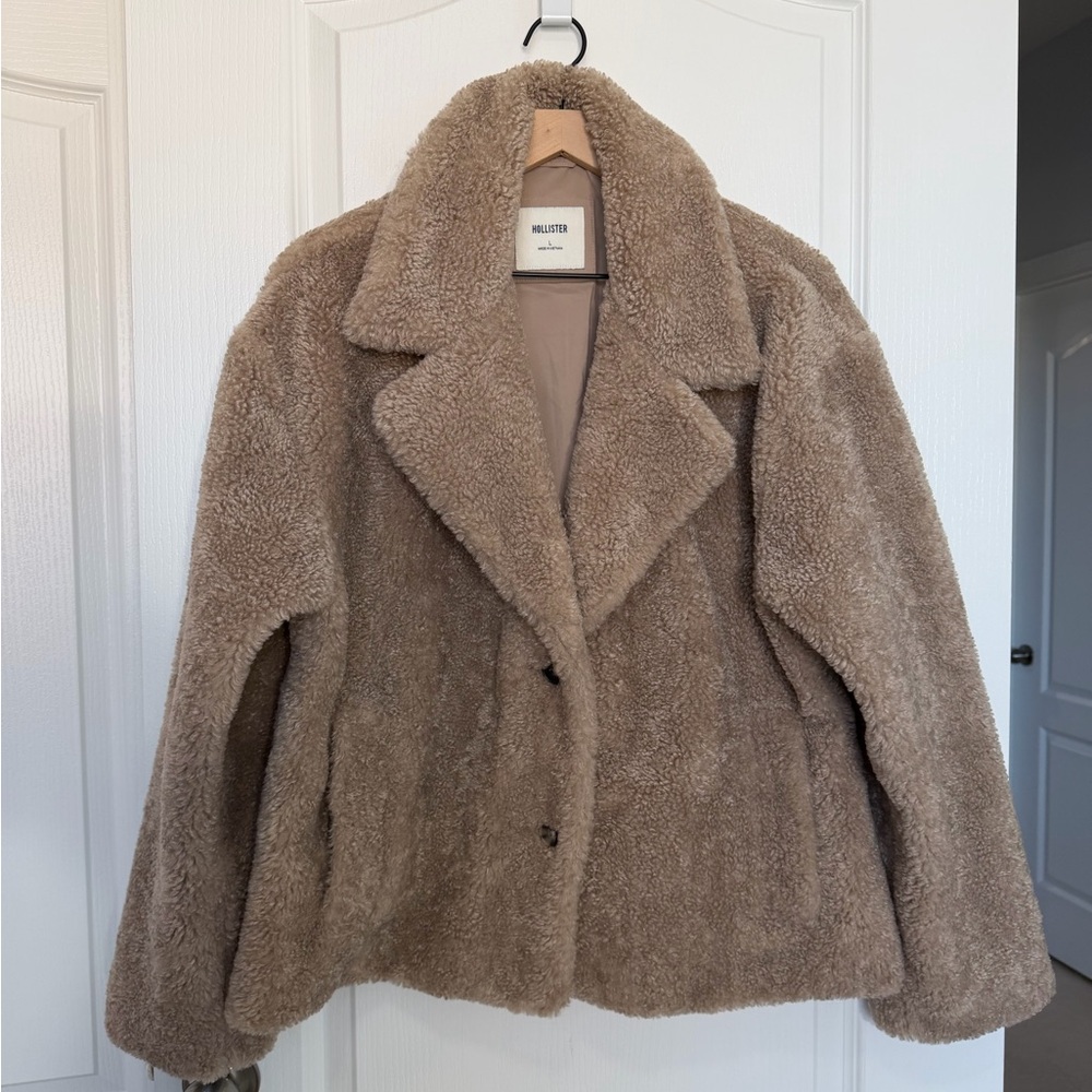 Hollister Women's Warm Faux Fur Tan Sherpa Jacket large
